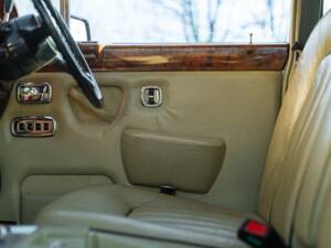 Image 44/50 of Rolls-Royce Silver Shadow II (1979)