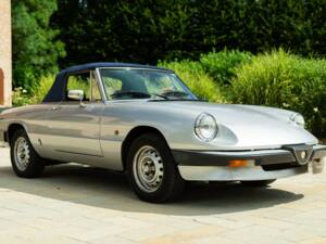 Image 2/50 of Alfa Romeo 2.0 Spider (1985)