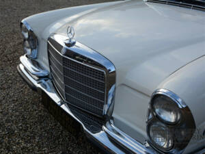 Imagen 31/50 de Mercedes-Benz 280 SE 3,5 (1971)