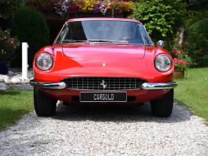 Image 13/19 de Ferrari 365 GT 2+2 (1970)