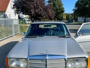 Image 3/19 de Mercedes-Benz 230 TE (1981)