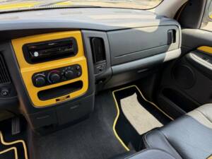 Image 14/24 of Dodge Ram 1500 (2005)