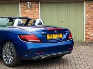 Image 31/50 of Mercedes-Benz SLC 250 d (2017)