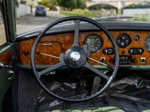 Image 24/37 of Bentley S 1 Continental DHC (1955)