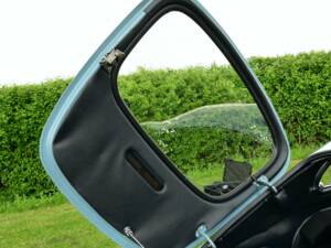 Image 28/50 de Jaguar E-Type V12 (2+2) (1972)