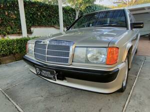 Imagen 2/7 de Mercedes-Benz 190 E 2.3 (1987)