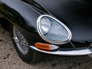 Image 13/50 de Jaguar E-Type (1967)