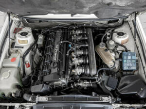 Image 16/23 of BMW M5 (1987)