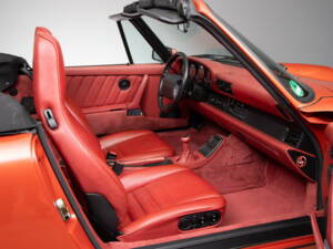 Image 24/34 of Porsche 911 Carrera 4 (1991)