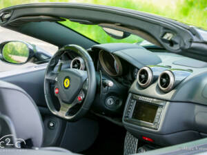 Image 54/85 de Ferrari California (2010)