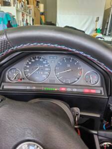 Immagine 49/67 di BMW 320i (1990)