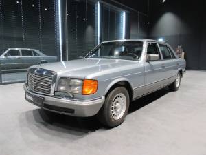 Immagine 2/19 di Mercedes-Benz 380 SEL (1981)
