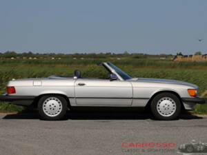 Imagen 4/50 de Mercedes-Benz 560 SL (1988)