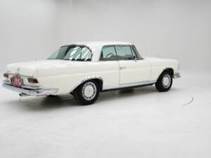 Image 2/15 of Mercedes-Benz 280 SE (1968)