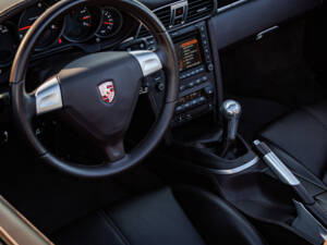 Image 49/50 of Porsche 911 Carrera 4S (2006)