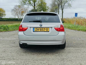 Image 11/32 of BMW 330xi Touring (2005)