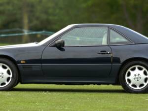 Image 20/50 of Mercedes-Benz SL 500 (1995)