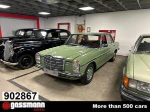 Image 1/9 of Mercedes-Benz 240 D (1974)