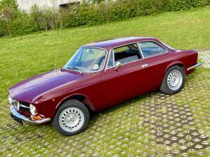 Afbeelding 14/37 van Alfa Romeo Giulia 1600 GT Junior (1974)