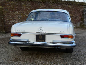 Image 24/50 of Mercedes-Benz 280 SE 3,5 (1971)