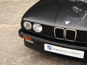 Image 74/83 de BMW 325i (1990)