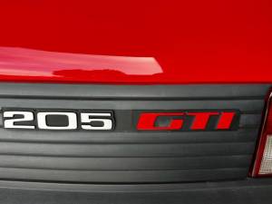Afbeelding 33/42 van Peugeot 205 GTi 1.9 (1989)