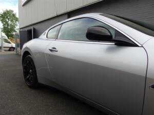 Bild 27/98 von Maserati GranTurismo 4.2 (2009)