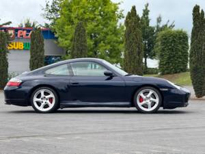 Image 2/42 de Porsche 911 Carrera 4S (2003)