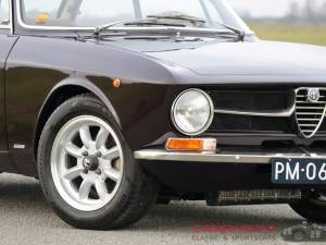 Immagine 16/40 di Alfa Romeo Giulia GT 1300 Junior (1972)