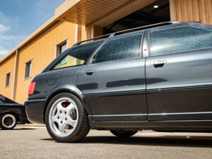 Image 21/50 of Audi RS2 Avant (1994)