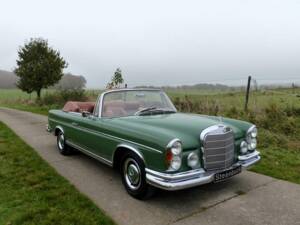 Mercedes-Benz 300 SE Cabriolet tundragrün 1966