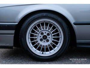 Image 39/50 de BMW 320i Touring (1989)