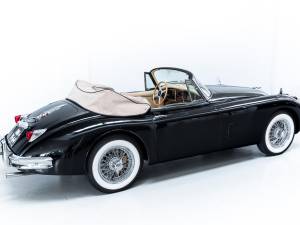 Image 4/36 de Jaguar XK 150 DHC (1957)