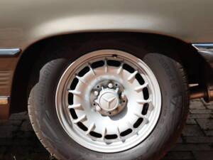 Image 16/59 of Mercedes-Benz 500 SLC (1980)