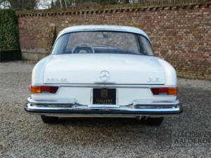 Image 36/50 de Mercedes-Benz 280 SE 3,5 (1971)