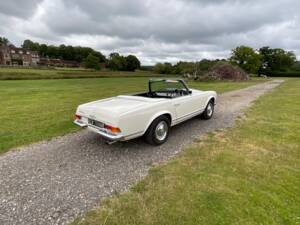 Afbeelding 7/37 van Mercedes-Benz 230 SL (1964)