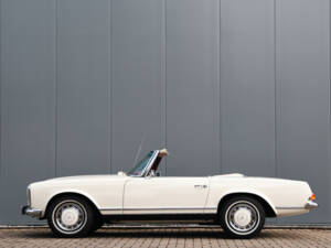 Image 22/56 de Mercedes-Benz 280 SL (1969)