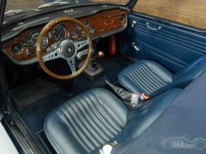 Image 2/19 of Triumph TR 250 (1968)