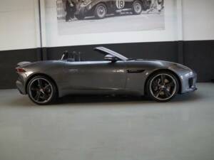 Image 2/50 of Jaguar F-Type (2019)