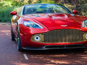 Image 16/70 of Aston Martin Vanquish Zagato Volante (2017)