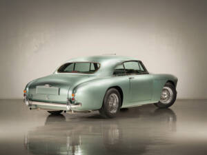 Immagine 2/30 di Aston Martin DB 4 Prototype (1957)