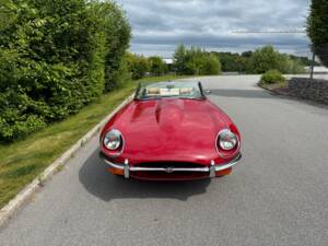 Image 2/35 of Jaguar E-Type (1969)
