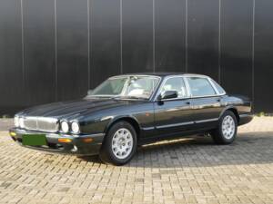 Image 7/30 of Jaguar XJ6 3.2 Sovereign (1997)