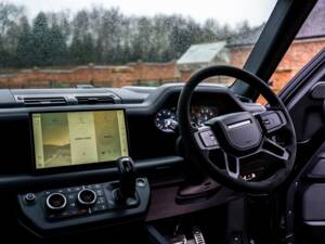 Image 32/50 of Land Rover Defender 110 V8 &quot;Bond Edition&quot; (2021)