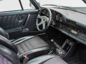 Image 21/27 of Porsche 911 Carrera 3.2 (1985)