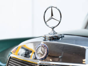 Image 31/47 of Mercedes-Benz 300 SE (1967)