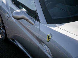 Image 32/44 de Ferrari California (2011)