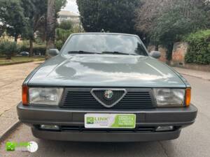 Image 8/8 de Alfa Romeo 75 1.8 (1988)