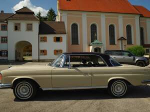 Image 23/73 de Mercedes-Benz 280 SE (1969)