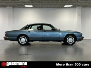 Image 4/15 of Jaguar XJ 8 Executive (1997)